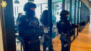 27-detenidos-miles-de-chips-y-celulares-el-saldo-tras-cateos-a-call-centers-relacionados-a-extorsiones-1024x576