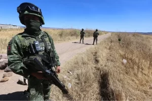 mil-presos-habitan-carceles-ecuador (1)