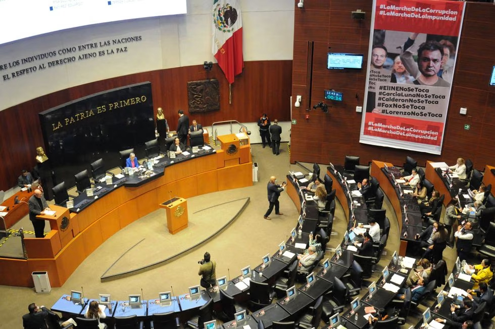 FOTO SENADO Y MANTAS