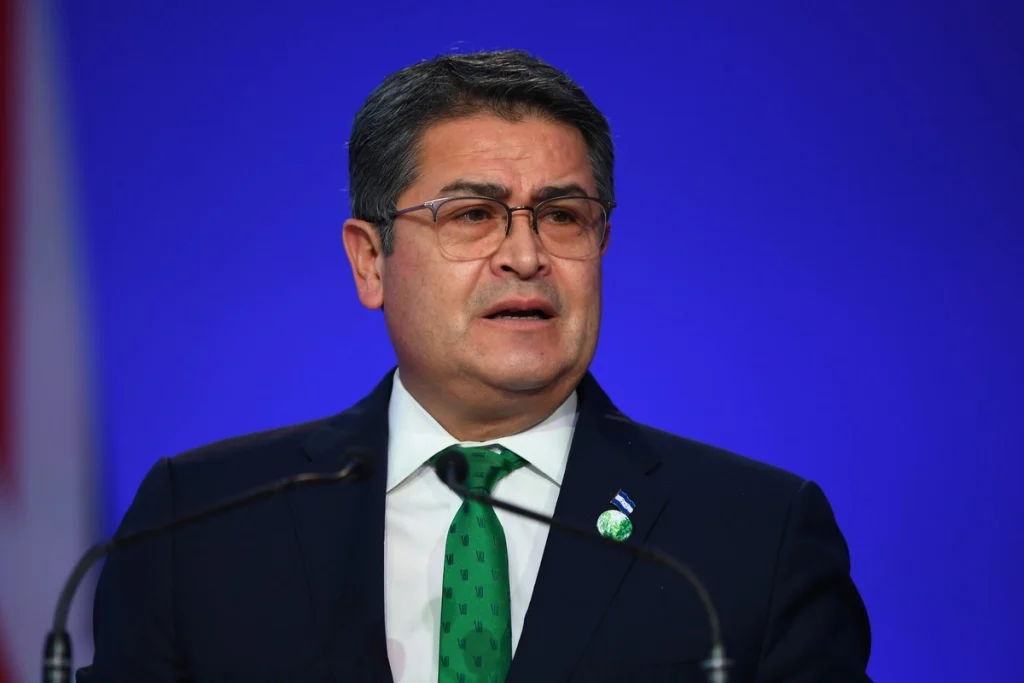 ex-presidente-hondureno-juan-orlando-hernandez-es-indultado-y-sale-de-prision-de-eu_d4ef08ec-c298-4cc1-9cfc-3bd2bb4425ef_medialjnimgndimage=fullsize